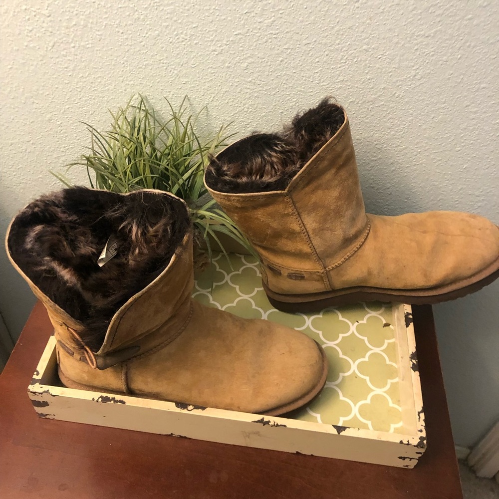 Women chestnut ugg size 9